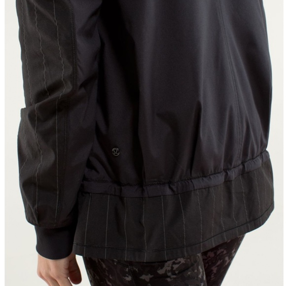 Lululemon Run: Bandit Jacket *Reflective Black - Picture 7 of 14